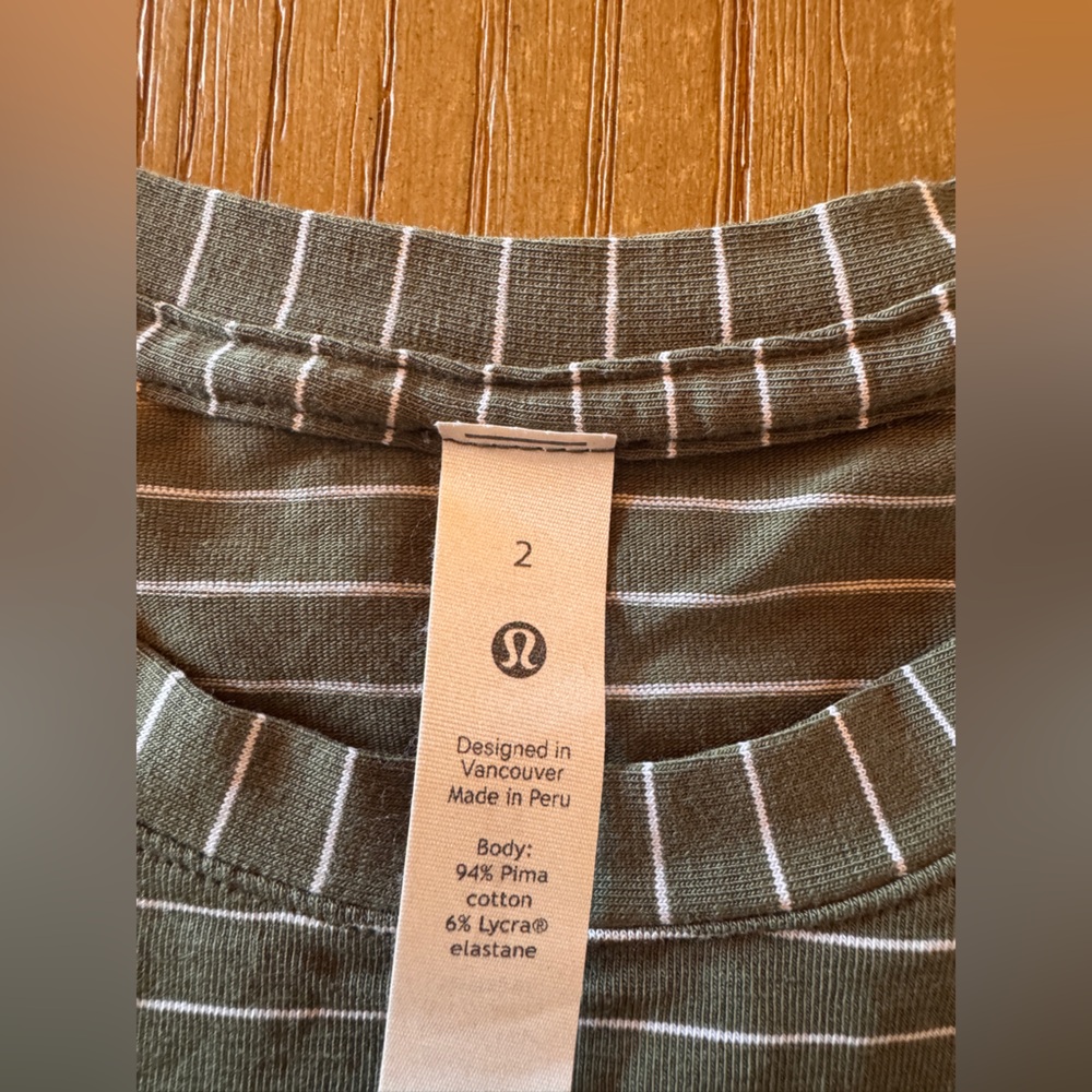 Lululemon tshirt NWOT - Picture 4 of 9
